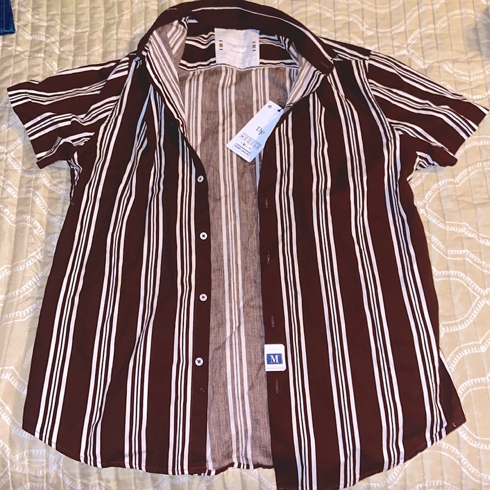 Denim & flower maroon button up.